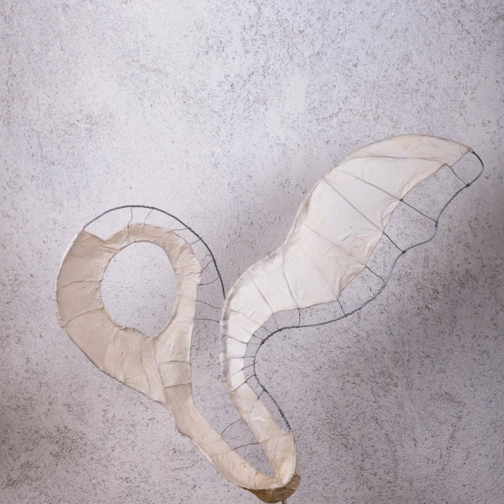 « Aile fenêtre »<br>fil de fer papier de chine (2005)<br>Fr. 1'200.-